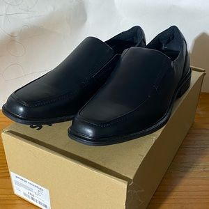 Amazon Essentials men’s black slip on dress shoes. Square toe. Size 9. Black NEW